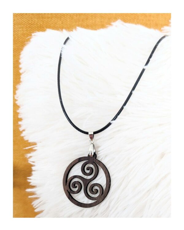 Collier et son pendentif personnalisable