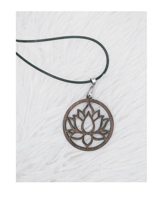 Collier et son pendentif - Fleur de lotus