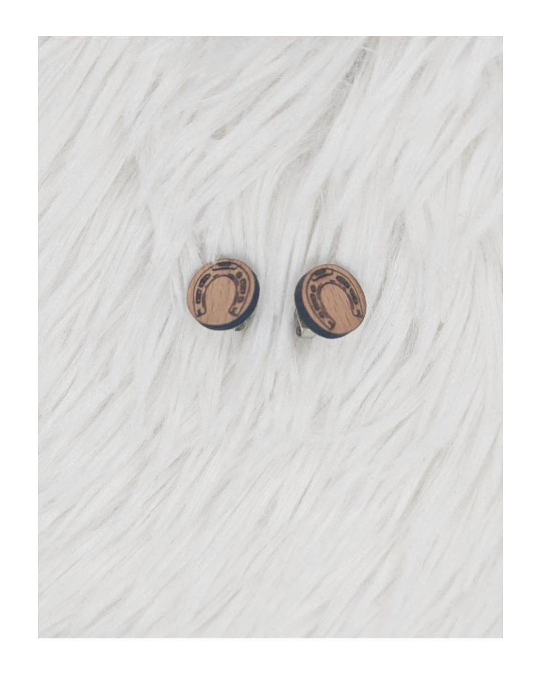 Clous d'oreilles personnalisés